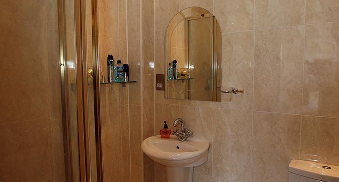 Number 15 Master En-Suite